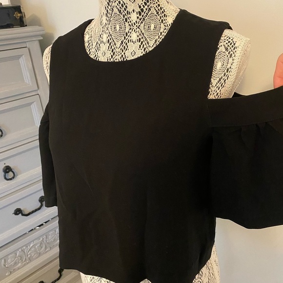 Club Monaco Elegant Black Women's Top - Picture 4 of 5